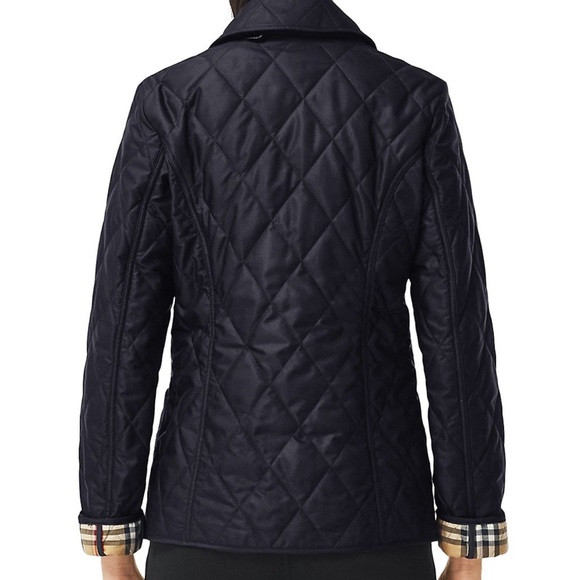 Burberry
Fernleigh Quilted Jacket , button front, worn only once - Picture 5 of 5